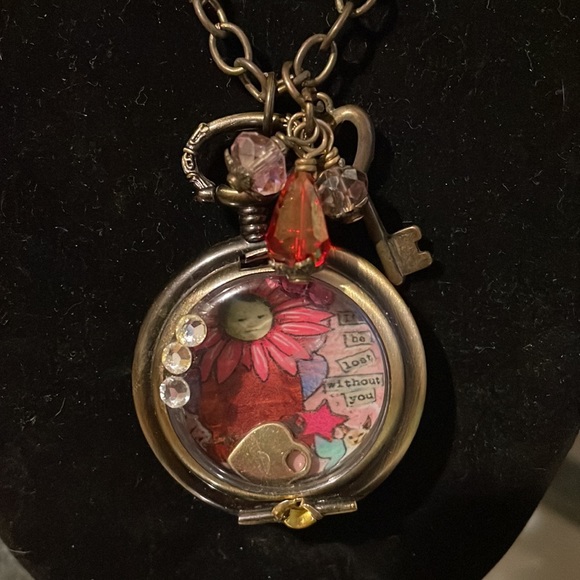 VINTAGE CLOCK LONG NECKLACE. - Picture 3 of 7